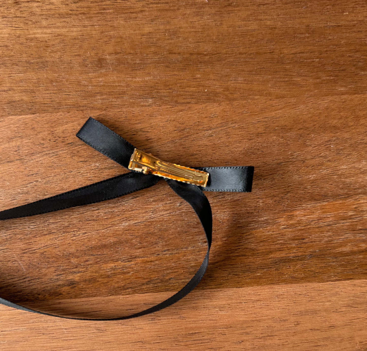 Teensy black ribbon clip