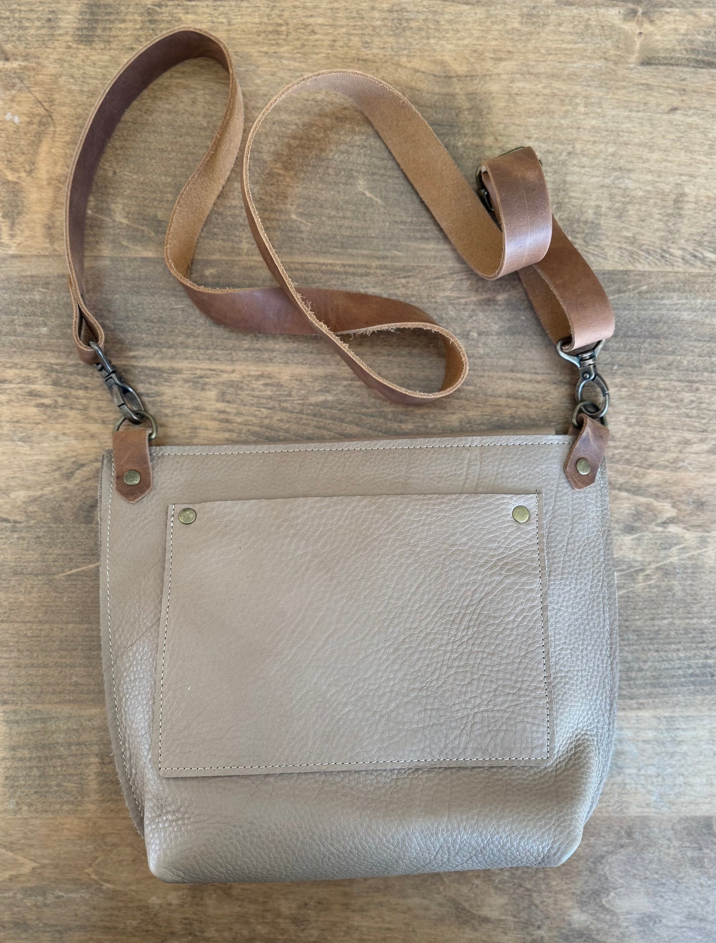 Poppyseeds Leather Crossbody Handbag